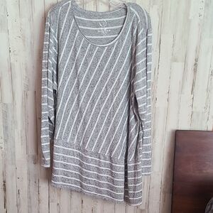 Chic Striped Long Sleeve Top in Gray and White